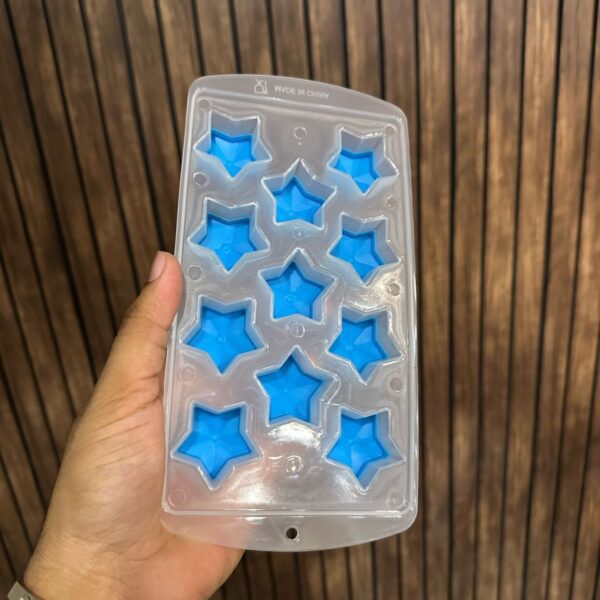 Silicon Ice Cube Tray With  11 Ice Cube Flexible Mold / Easy Push Pop Out Silicone Ice Tray Kitchen Tool Utensils For Freezer (Random Shap)